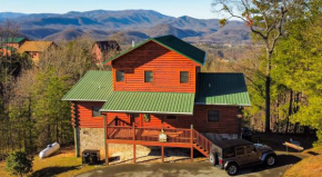 2 King Bedroom Cabin! 2 Jacuzzi Bath! Stunning Mtn View! Hot Tub! Game Room!